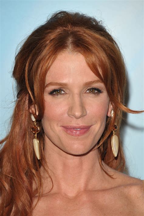 Poppy Montgomery .